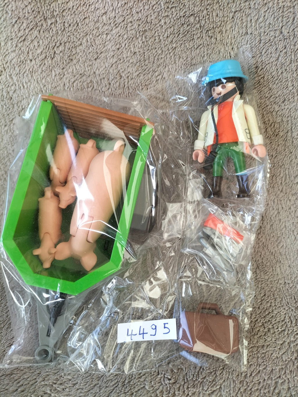 Playmobil Veterinarian + pigs + trailer 4495