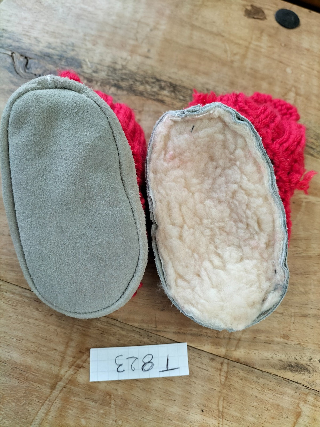 Baby booties no. T823 (0-6 months) Red Knit/suede/fur