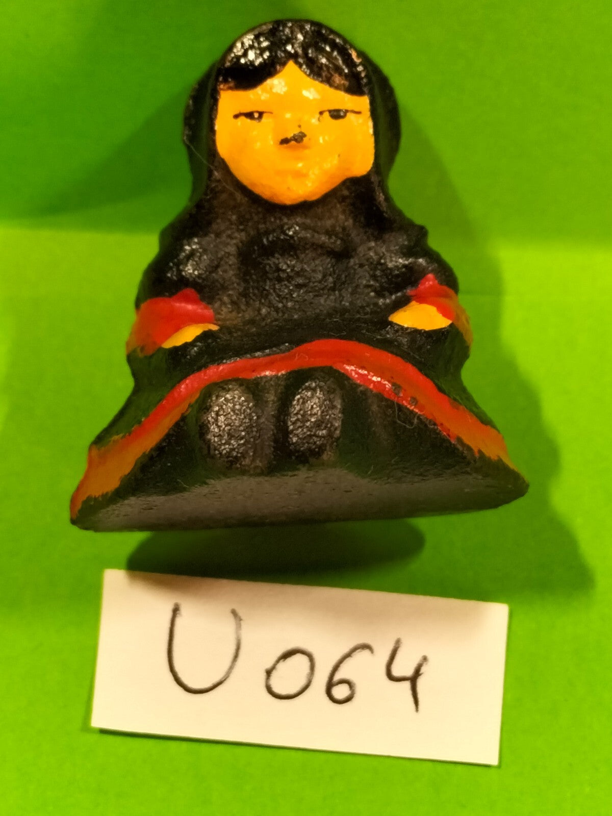 Figurine U064: Amish Girl Paperweight in Metal - 5cm Wilton Cast Iron