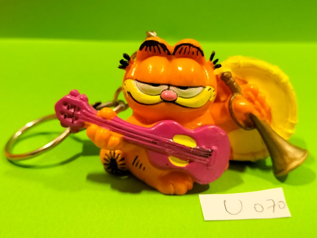 Figurine U070: Garfield Cat Keychain Musician Guitar Trumpet Bully 1981