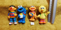 Lot B27 : 4 Figurines écoliers RUE SESAME street - Henson