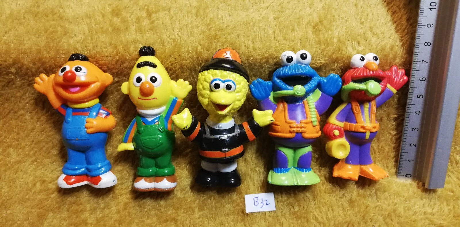 Lot B32 : 5 Figurines légères Enfants RUE SESAME street - Henson