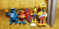 Lot B41 : 4 Figurines RUE SESAME street A la plage Henson Tara toy-At the beach