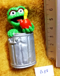 Figurine B85: Macaron Oscar the grouch SESAME STREET Henson apple/apple