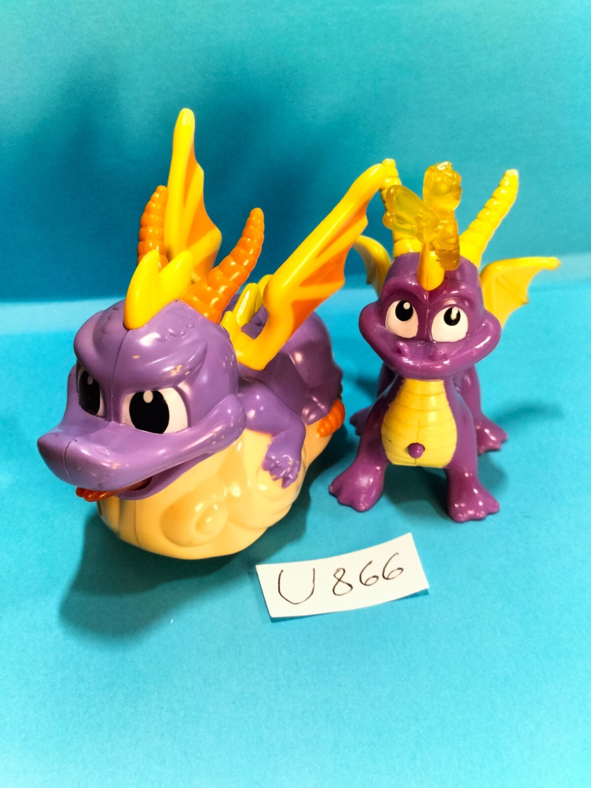 Lot U866: 2 Dragon Spyro figurines 7-10 cm