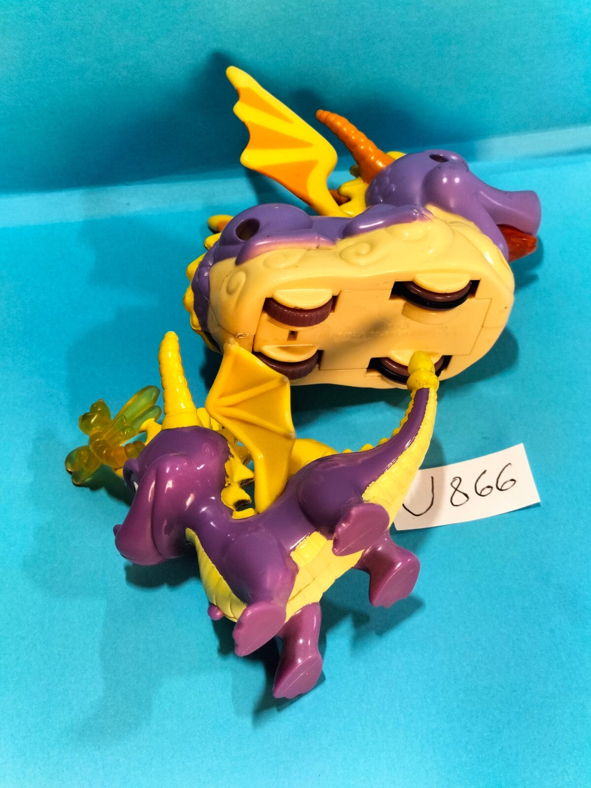 Lot U866: 2 Dragon Spyro figurines 7-10 cm