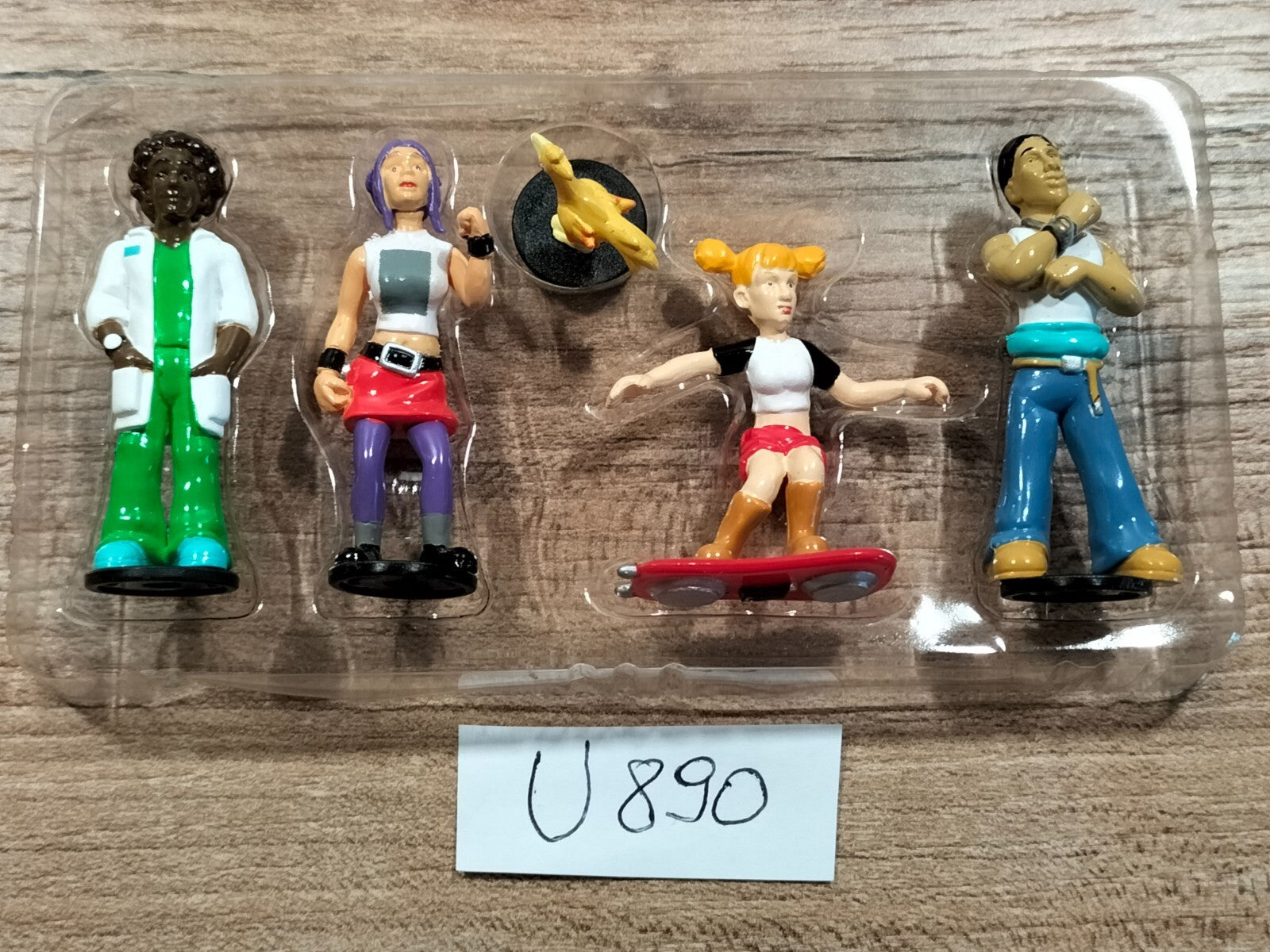 Lot U889/U890: 10 street character/sports/tourist figurines