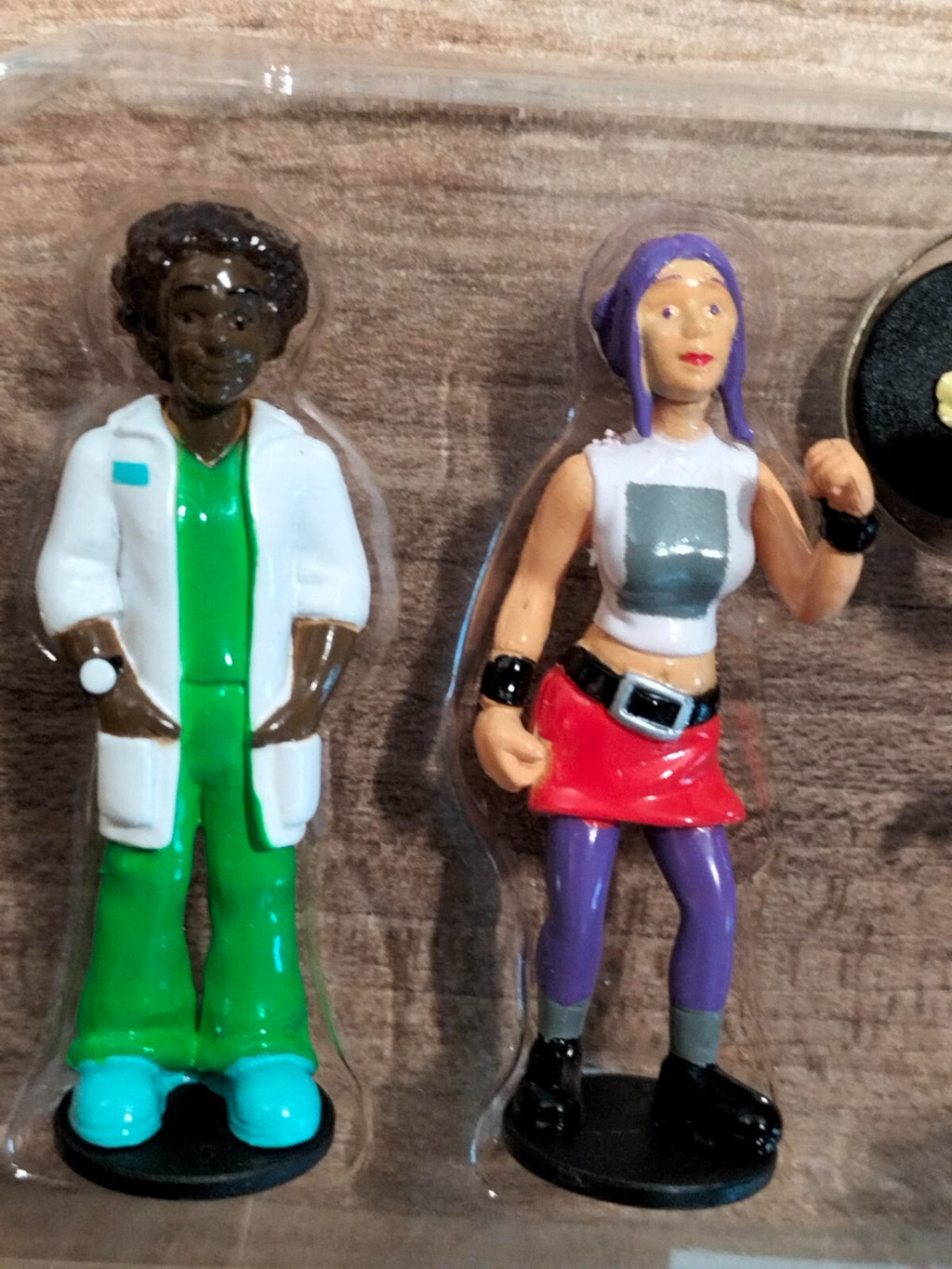 Lot U889/U890: 10 street character/sports/tourist figurines