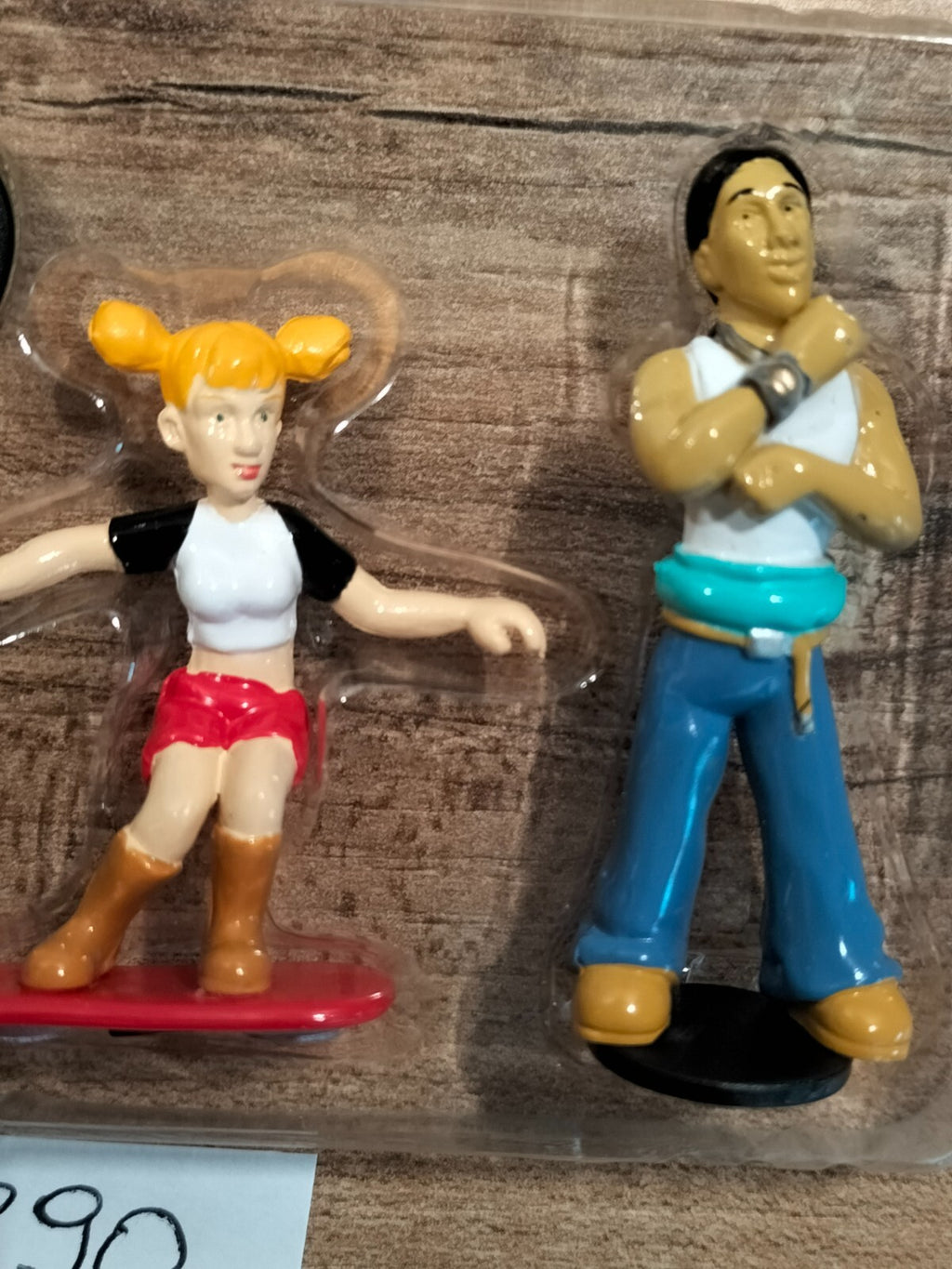 Lot U889/U890: 10 street character/sports/tourist figurines