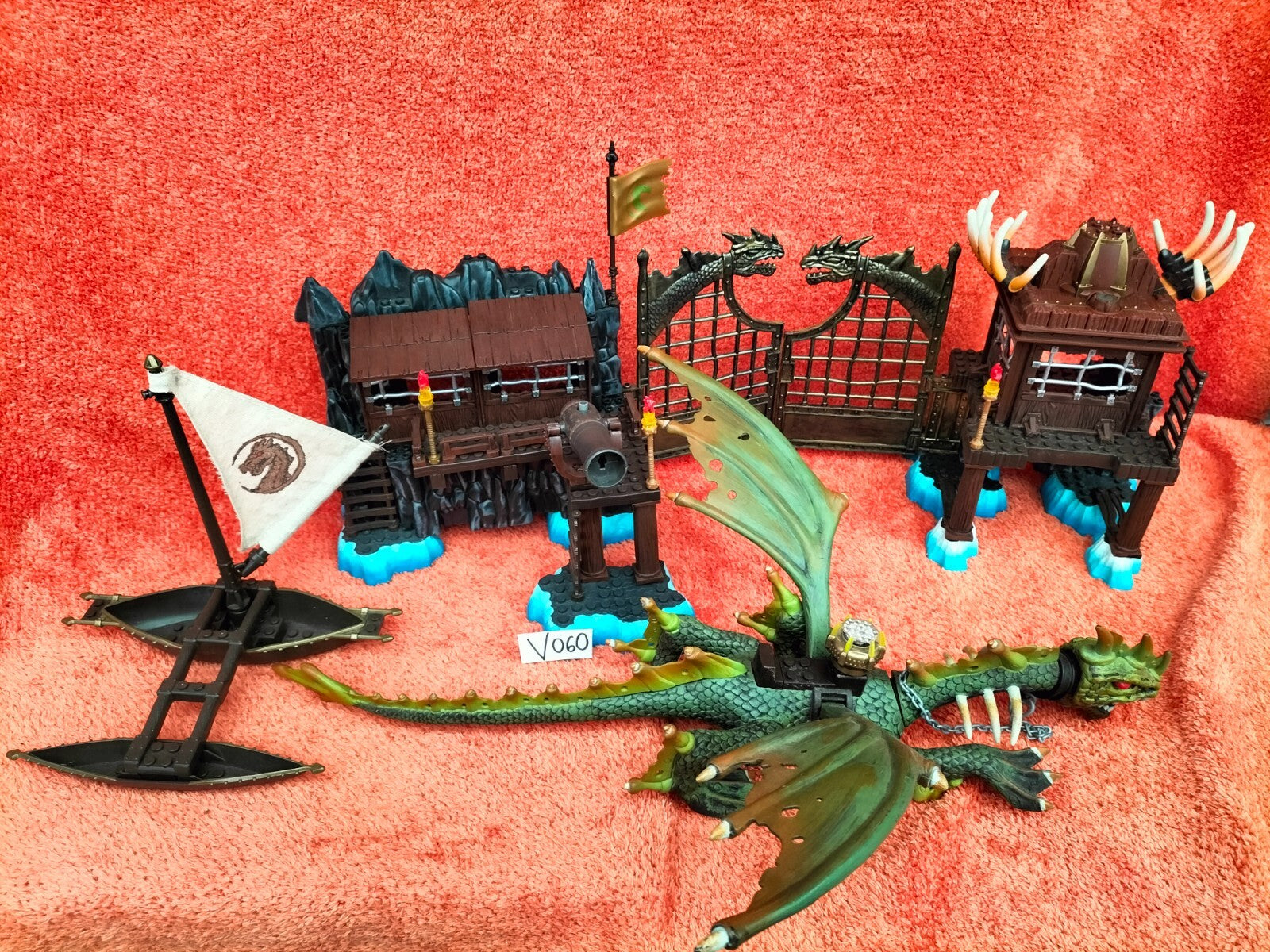 Lot V060: Dragon Krystal wars Marauder's cliff Mega Bloks 9885 with instructions