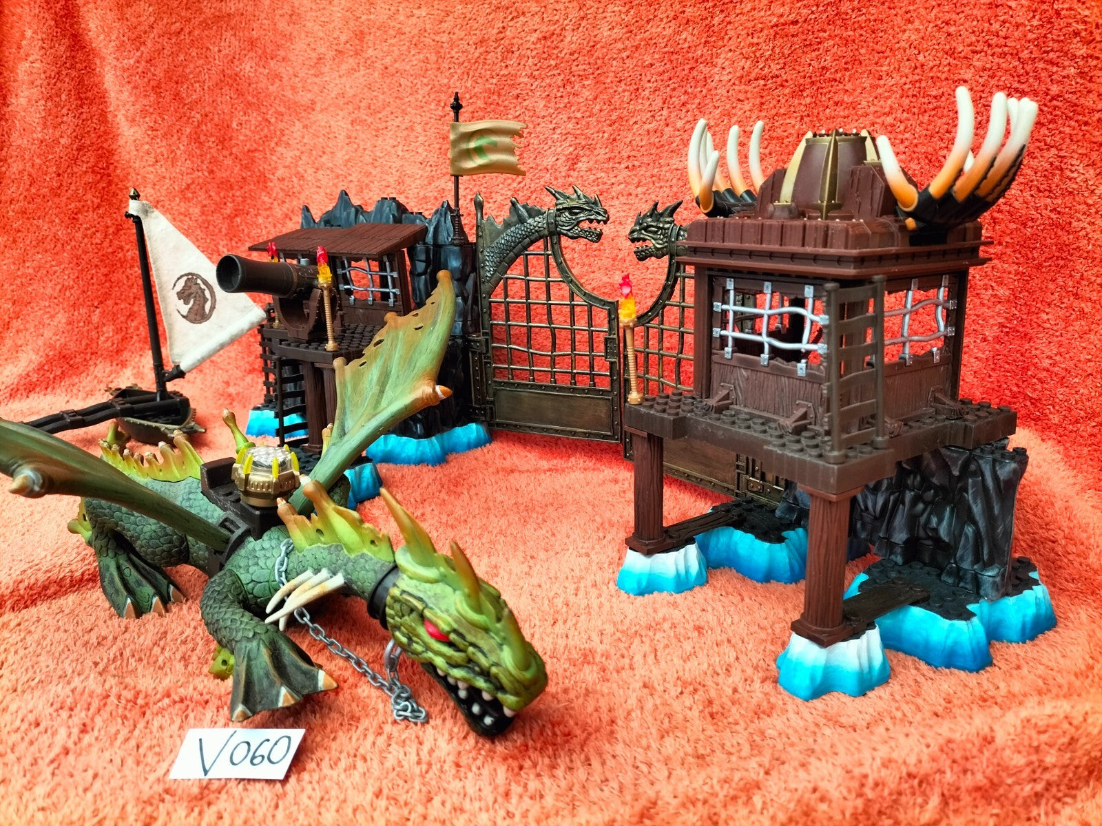 Lot V060: Dragon Krystal wars Marauder's cliff Mega Bloks 9885 with instructions