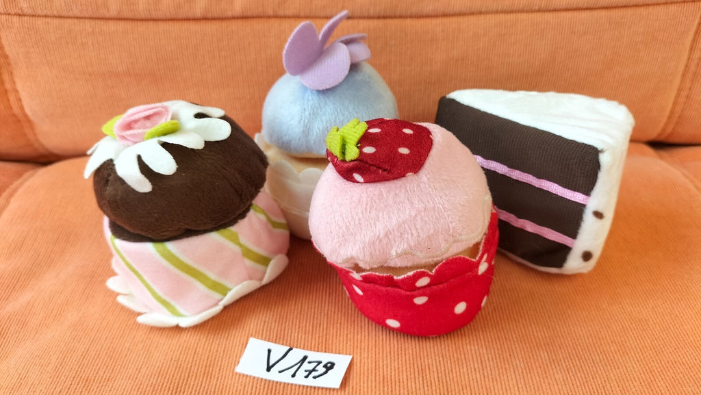 Lot #V179: 4 plush toy cakes/pastries in fabric, play kitchen, 5x9cm, Ikea cupcakes