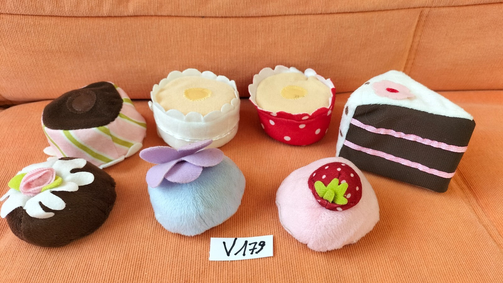 Lot #V179: 4 plush toy cakes/pastries in fabric, play kitchen, 5x9cm, Ikea cupcakes