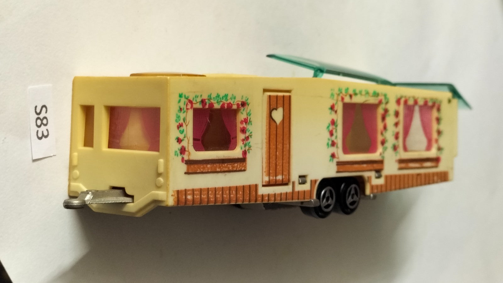Majorette S83 Car Residential Caravan 1/100 No. 370