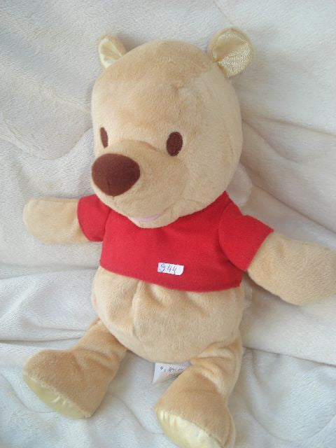Plush toy #944: Disney Winnie the Pooh sitting cuddly toy 28cm