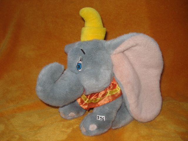 Plush toy #B96: Dumbo the Elephant Disney Store 26cm *tbe